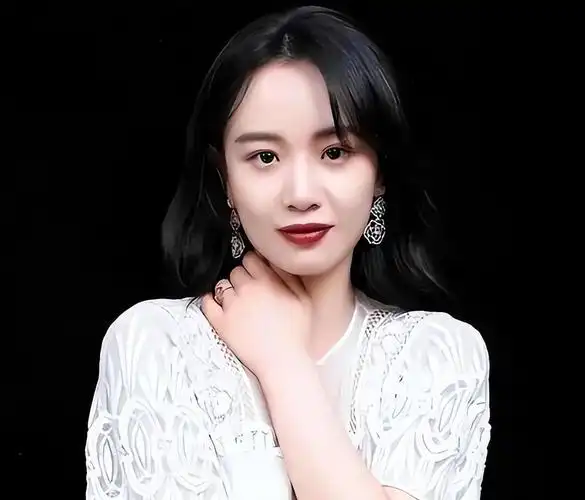 家常炒油麦菜时加入半勺黄太子，菜色更有酱香